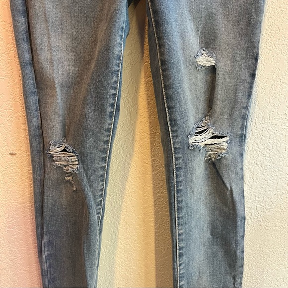 Levi’s Mile High Super Skinny Jeans with Holes and Frayed Bottoms - Picture 4 of 11